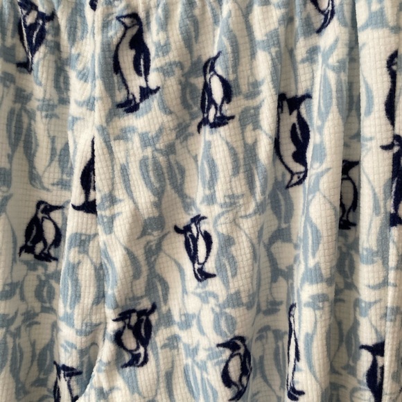 NWT Muk Luks Pajama Set Blue top with Penguin Fleece Pants - Picture 3 of 10
